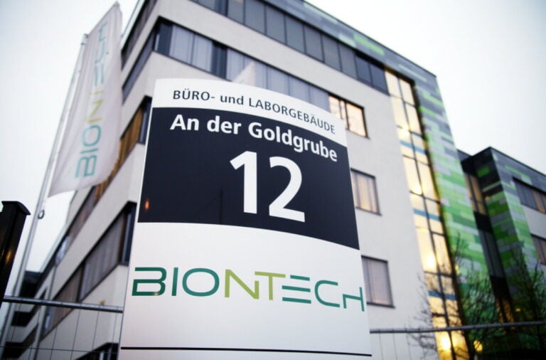 Biontech-Aktienkurs bricht nach Rekordhoch ein › Jouwatch