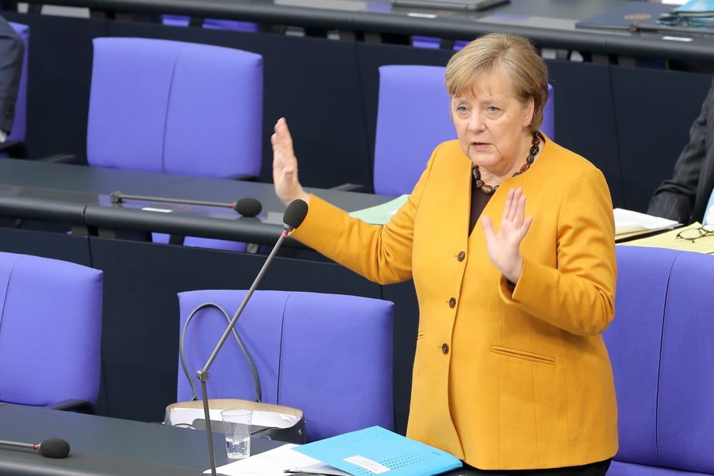 Merkel (Bild: shutterstock.com/ Von Juergen Nowak)
