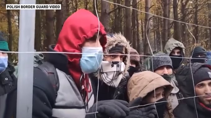 Migranten an Polens Grenze; Bild: Screenshot Aljazeera