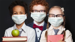 Kinder unter Masken; Bild: Shutterstock