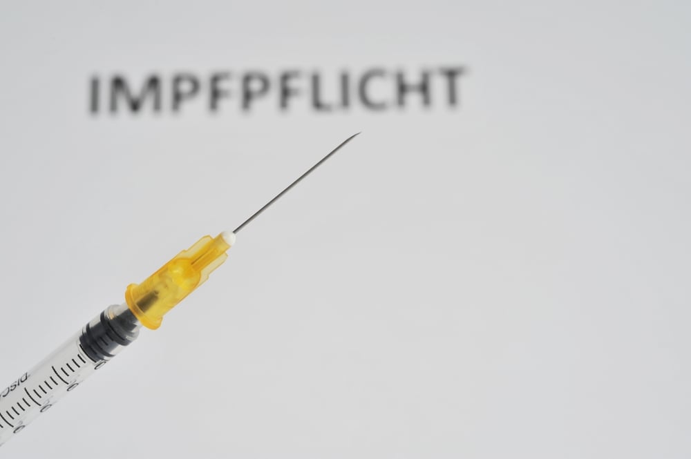 Impfpflicht (Bild: shutterstock.com/Von nitpicker)