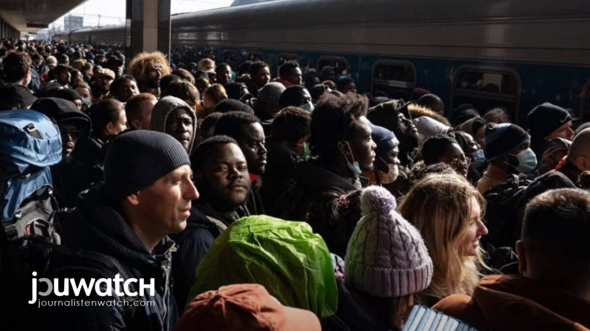 Migranten und Flüchtlinge am Bahnhof in Kiew; Bild: Screenshot Video