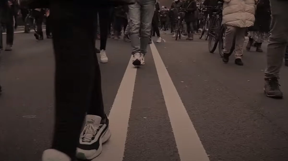 Spazieren für die Freiheit - Chronik einer Protestkultur (JF TV DOKUMENTATION); Bild: Startbild Youtubevideo JF-TV