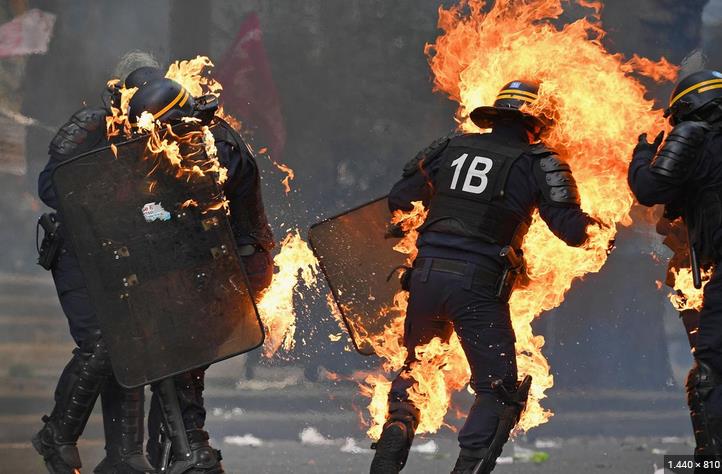 Polizei brennt Paris